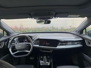 Audi Q4 <span class=keywords><strong>E</strong></span>-tron 40 SUV Elettrico Usato 2024, Versione Premium <span class=keywords><strong>a</strong></span> Lunga Autonomia, Pronto per l'Esportazione, Grigio su Nero - Product Image 5