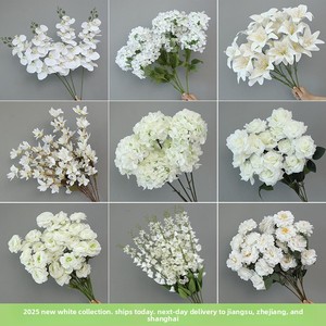 Fleurs d'hortensia artificielles blanches floquées - Décoration pour mariages et photographie en extérieur, arrangements floraux en soie et accents paysagers - Product Image 2