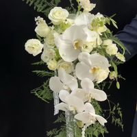 Buket Pengantin Realistis Model Air Terjun dengan Bunga Simulasi Hijau Putih untuk Fotografi Pernikahan