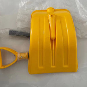 Mango de metal largo con agarre D, pala cuadrada de extracción de nieve con cabezal de plástico portátil 3 - Product Image 1