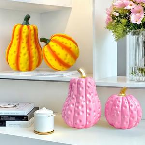 Ensemble créatif pastoral nordique de deux ornements citrouilles en résine époxy sculptée, art populaire, décoration d'intérieur pour salon et cave à vin - Product Image 2