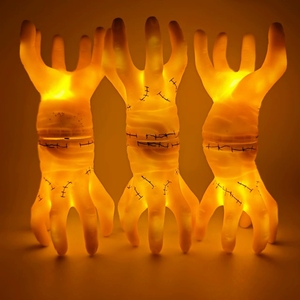 Accessori Decorativi per Halloween, Capodanno Cinese e Natale, Mano di Wednesday Addams con Luce a Batteria - Product Image 2