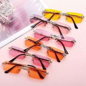 Nouveautés Mode Lunettes de soleil métalliques sans monture de luxe Lunettes de soleil sans monture pour femme UV400 Lunettes de soleil rectangulaires en strass pour femme 2021 - Product Image 4