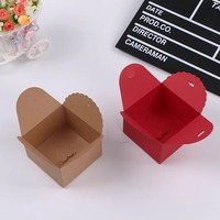 Boîte carrée en kraft personnalisée pour chocolats, idéale pour l'emballage de fêtes et les cadeaux de mariage, avec pliages de 1 mm d'épaisseur pour l'emballage de bonbons et de cadeaux.