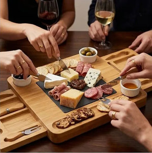<span class=keywords><strong>Plateau</strong></span> de service <span class=keywords><strong>en</strong></span> bambou personnalisable grand format avec double tiroir coulissant et <span class=keywords><strong>ardoise</strong></span> amovible, idéal pour les fromages - Product Image 4