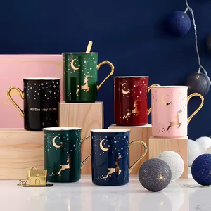 แก้วกาแฟเซรามิกสีทองลายกวางเรนเดียร์ ดวงจันทร์ และดวงดาว สไตล์นอร์ดิก พร้อมหูจับสีทอง ขนาด 400 มล. พร้อมฝาและช้อน ใช้กับเครื่องล้างจานได้ ความจุขนาดใหญ่ - Product Image 1