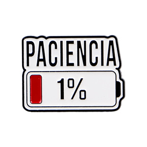 Broche de esmalte divertido y novedoso con diseño de batería de energía baja, con la frase '<span class=keywords><strong>Mi</strong></span> Batería Social 1% Paciencia' y 'Paciencia Árabe' para expresar estados de ánimo audaces. - Product Image 5