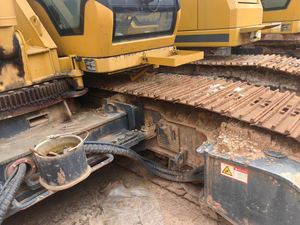 ماكينة رفع البناء المستخدمة من الشركة المصنعة XCMG ، رافعة صغيرة مجنزرة XGC25T بتخفيضات كبيرة - Product Image 2