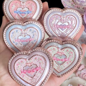 บลัชออนฟรีซดราย หัวจื่อเซียน บังนี รุ่นพลัช สโนว์แรบบิท เนื้อแมตต์ ช่วยเพิ่มความเปล่งปลั่งให้ผิว ขนาดปกติ สำหรับผู้หญิง - Product Image 1