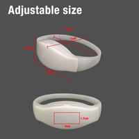 Bracelet à 4 lumières LED haute luminosité Logo personnalisé Bracelet à LED télécommandé, bracelet à LED de contrôle DMX pour barre d'événements KTV