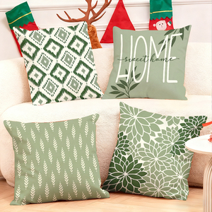 Bantal hijau penuh semangat Natal menghiasi sofa ruang tamu yang nyaman untuk musim liburan Natal. - Product Image 1