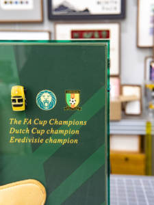 Cadre photo rectangulaire vertical en acrylique transparent fait main avec logo personnalisé Ludaye, impression UV, pour gants <span class=keywords><strong>de</strong></span> <span class=keywords><strong>gardien</strong></span> <span class=keywords><strong>de</strong></span> but, à suspendre au mur - Product Image 6