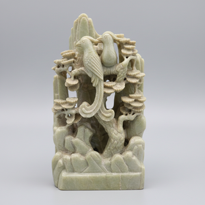 แกะสลักหินสบู่สีเขียวอ่อนอย่างประณีตพร้อมนกที่อยู่ในต้นไม้ที่มีรายละเอียดมีจำหน่ายในราคาขายส่ง - Product Image 1