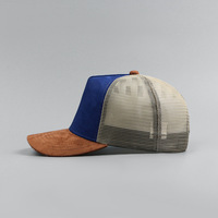 Topi Trucker Jaring Berpanel 5 dengan Bordir Vintage Custom, Pinggiran Suede, Tiga Warna Konstelasi, untuk Petualangan Luar Ruangan, OEM MOQ 50