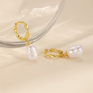 Boucles d'oreilles créoles classiques en argent 925 avec étoile à quatre branches pour femme - Product Image 2