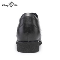 Chaussures habillées Alibaba Wholesale TAIJIHUO pour hommes en cuir véritable avec semelle en caoutchouc, respirantes, rehaussantes de 7 cm, été/hiver