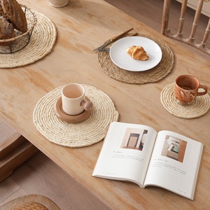 Vente chaude nouvelle arrivée décor à la maison taille mixte tissé à la main feuilles <span class=keywords><strong>de</strong></span> maïs napperons rush <span class=keywords><strong>paille</strong></span> <span class=keywords><strong>table</strong></span> ensembles - Product Image 5