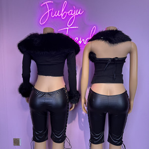 Completo Nero da Donna con Colletto in Pelliccia, Top Corto con Lacci + Pantaloni Capri in Ecopelle con Lacci Laterali, Set 2 Pezzi - Product Image 2