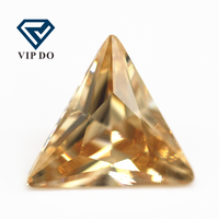 3*3mm-12*12mm champagne/D-champagne triangle coupé zircone cubique pierres précieuses synthétiques en vrac découpées à la machine pierres CZ en forme de triangle