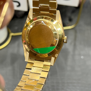 Montres mécaniques 40 mm automatiques en métal doré avec lunette sertie de diamants, cadran <span class=keywords><strong>noir</strong></span>, <span class=keywords><strong>montre</strong></span> de luxe pour <span class=keywords><strong>homme</strong></span> en or jaune avec diamants, <span class=keywords><strong>montre</strong></span> sertie de diamants moissanite - Product Image 5