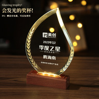 Trophée en cristal lumineux personnalisé avec base en bois massif et éclairage LED – Récompense pour employé exceptionnel, anniversaire, reconnaissance d'entreprise, cadeau