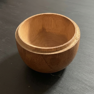 Tazón de Madera Clásico Hecho a Mano para Servir Alimentos - Utensilios de Cocina Ecológicos Hechos en Java Central - Product Image 1