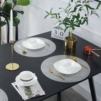 Élégant set de table rond en PVC TUOTU, design ajouré en dentelle complexe avec bord festonné, résistant à la chaleur, écologique, facile à nettoyer