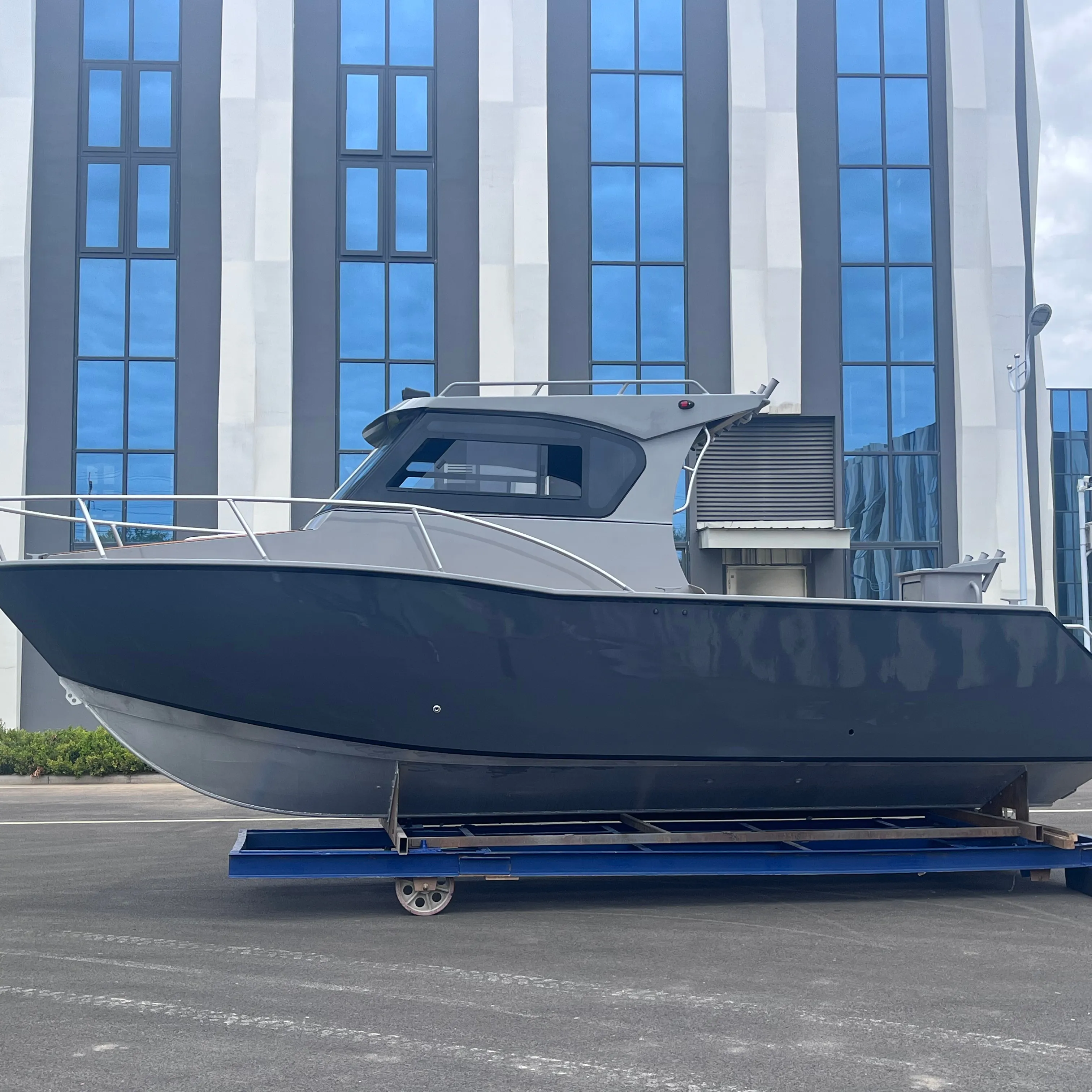 2024 luxe 25ft/7.5m cabine en aluminium bateau nouveau Design pour les sports de pêche et l'utilisation en plein air en famille pour les eaux océaniques et la plongée