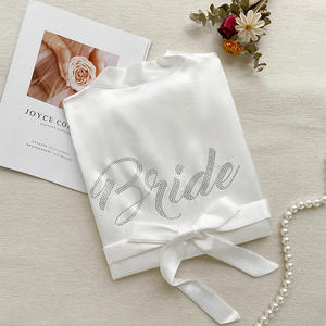 ชุดคลุมสำหรับงานแต่งงานของทีมเจ้าสาวพร้อมตัวอักษรประดับเพชรชุดนอนผ้าซาตินชุดคลุมอาบน้ำสีชมพูสีโรสโกลด์สำหรับผู้หญิงโชคดีในวันแต่งงาน - Product Image 6