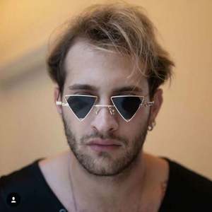 Lunettes de soleil tendance 2021 avec logo personnalisé, verres effet océan, style punk, monture métallique, lunettes de soleil pour femmes, lunettes de soleil triangulaires - Product Image 2