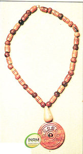 Collar de madera hecho a mano, bonito y de diseño - Product Image 2