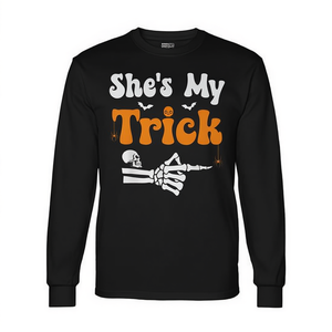 Camiseta de manga larga para parejas de Halloween con estampado de She's My Trick Skeleton - Product Image 2