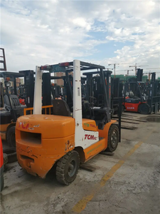 Montacargas Komatsu FD35 Usado de 3.5 Toneladas con Desplazamiento Lateral y Mástil Triple para Almacén CE EPA FD35 - Product Image 3