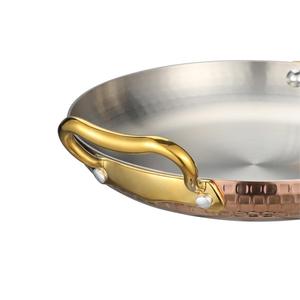 Plat de service en cuivre martelé avec poignées dorées, plat rond en acier inoxydable, passe au lave-vaisselle, design moderne - Product Image 4