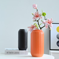 Vas Keramik Modern Bergaris Grosir dengan Set Bunga Tulip Magnolia Artificial untuk Dekorasi Meja Rumah Kantor Pernikahan