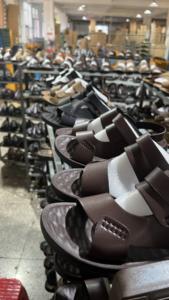 Chaussures de plage en cuir pour hommes, antidérapantes, basses personnalisées en usine, style plage en plein air youn - Product Image 4