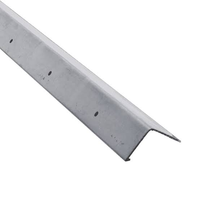 Acier angulaire perforé Q235B Q355B HDG résistant aux intempéries, support de fixation murale d'usine