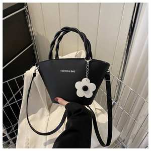 Sac bandoulière design frais et simple, sac à main en PU style femme, sac à épaule - Product Image 3