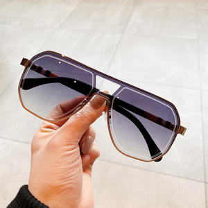 Lunettes de soleil irrégulières Qianai pour femmes, UV400, monture large, style aviateur, monture rose, verres gris orange - Product Image 2