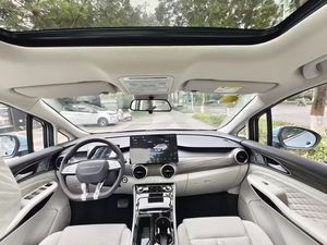 Dalle consegne del lunedì alle escapade del weekend: il Forthing U-TOUR PHEV mantiene in movimento la tua famiglia con una carica settimanale - Product Image 4