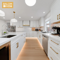 Gabinete de Cocina Moderno de Lujo BALOM, Estilo Shaker Blanco, con Diseño de Isla, Herrajes Dorados, Madera Contrachapada, RTA, Modular y Personalizable