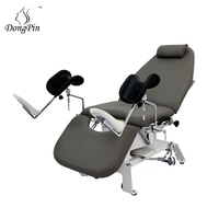 Fauteuil d'examen gynécologique moderne réglable hydrauliquement avec poignée réversible, lit médical mobile pour usage hospitalier