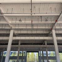 Atelier et entrepôt en structure acier à faible conductivité thermique, réduit le transfert de chaleur pour économiser l'énergie