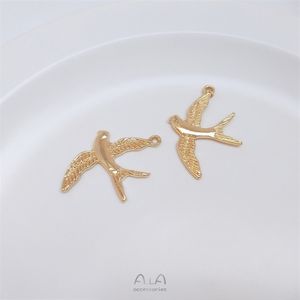 Vente en gros de pendentifs : Colliers et bracelets DIY en or 14 carats plaqué or, avec des colombes de la paix et des petits hirondelles, couleur préservée, individuels - Product Image 3