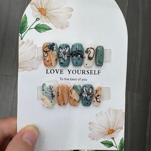 Faux ongles colorés en forme d'ours mignon de style baroque, avec nœud tridimensionnel, pour nail art français, vente en gros - Product Image 4