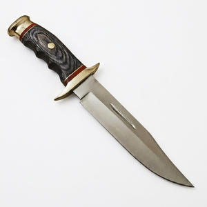 Couteau utilitaire à lame fixe de style Bowie, en acier à haute teneur en carbone, personnalisable, avec garde en laiton et manche en bois Pakka gris foncé - Product Image 1