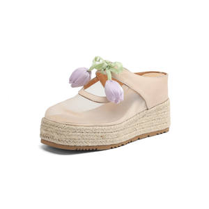 Mules en paille tressée à semelle épaisse, à talon haut, respirantes, polyvalentes, avec bride à nœud pivoine et bout carré - Product Image 2