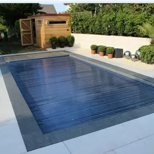 高品质游泳池使用自动泳池盖与紫外线稳定材料池