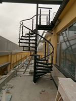 Escalier en spirale extérieur en fer forgé, style français, marches antidérapantes pour villa et jardin