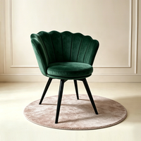 Fauteuil élégant en velours avec pieds en métal noir pour salon et chambre à coucher